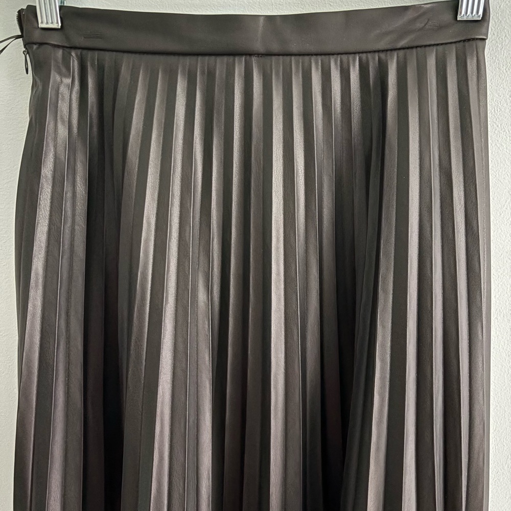Bagatelle Black A-Line Pleated Skirt - Picture 2 of 13